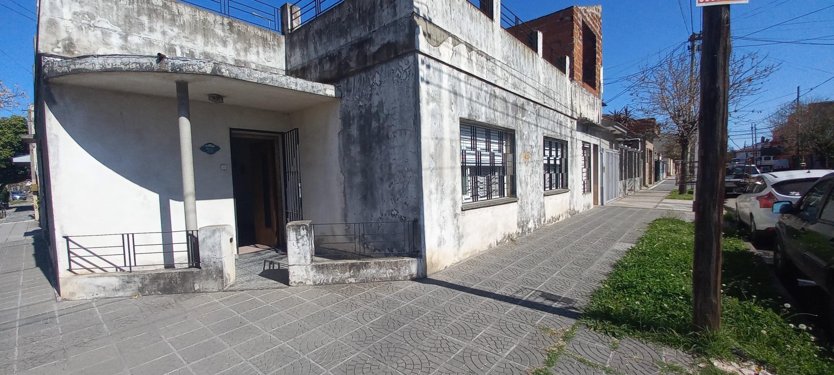 VENTA CASA 3 AMBIENTES + DPTO 1 AMBIENTE, REMEDIOS DE ESCALADA