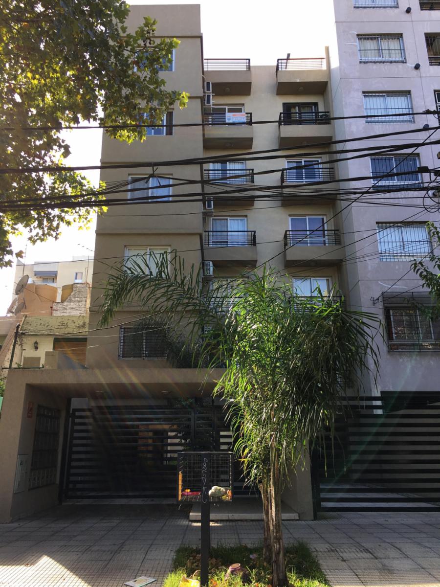 VENTA IMPECABLE DOS AMBIENTES 4to PISO AL CONTRA FRENTE CON COCHERA DESCUBIERTA. SUCRE 370 MORÓN SUR EDIFICIO CON SISTEMA DECÁMARAS DE SEGURIDAD 24HS