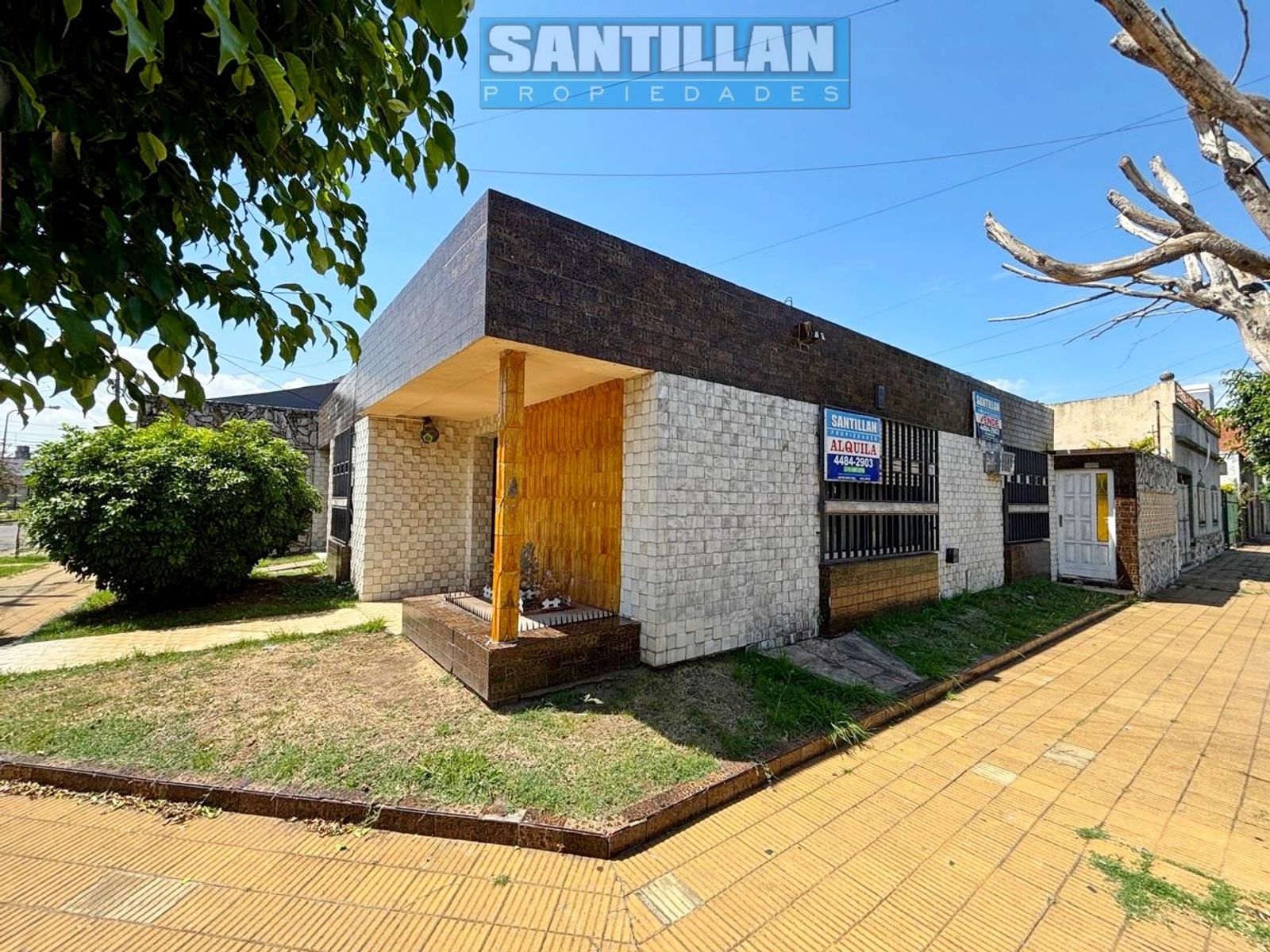 CASA DE TRES AMBIENTES EN SAN JUSTO, CON PATIO Y COCHERA