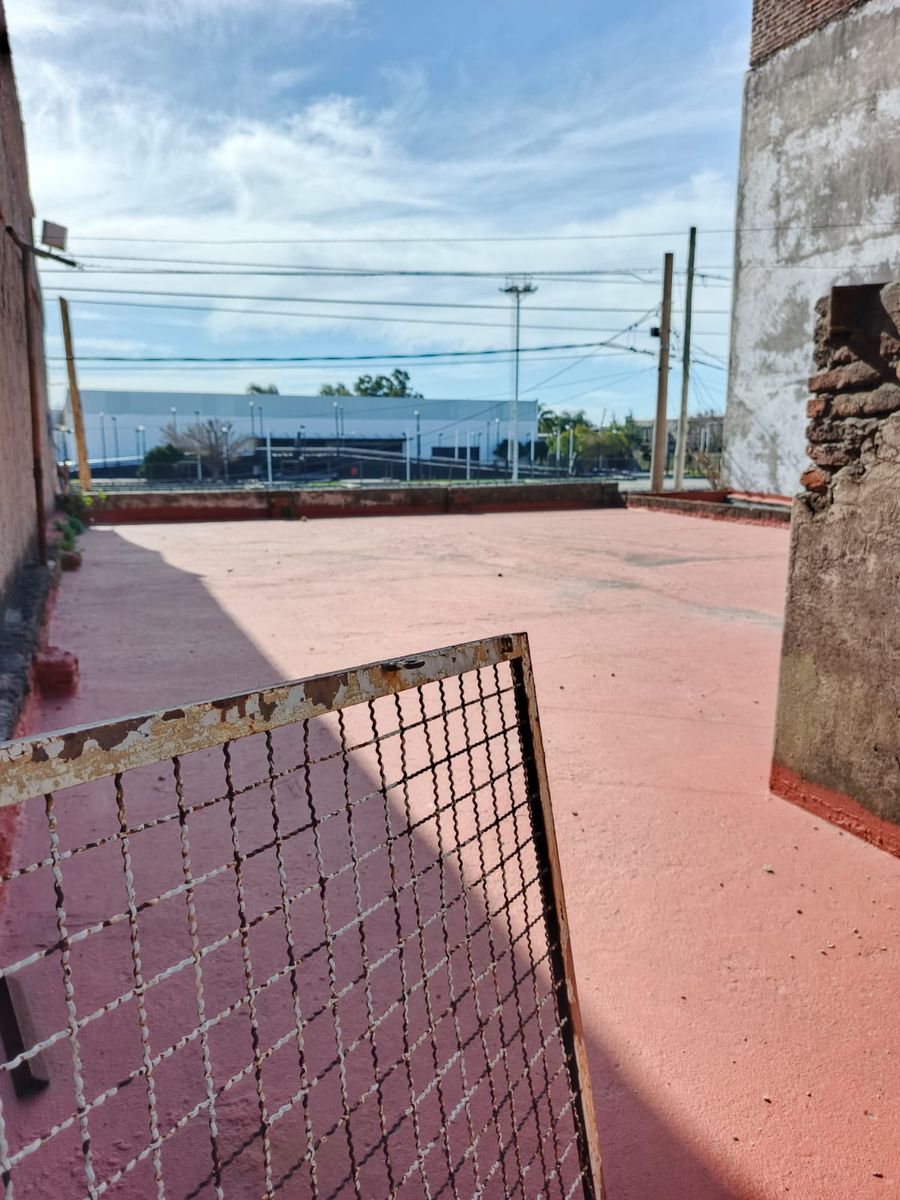 CHUBUT 2600 · Lanús — foto 13