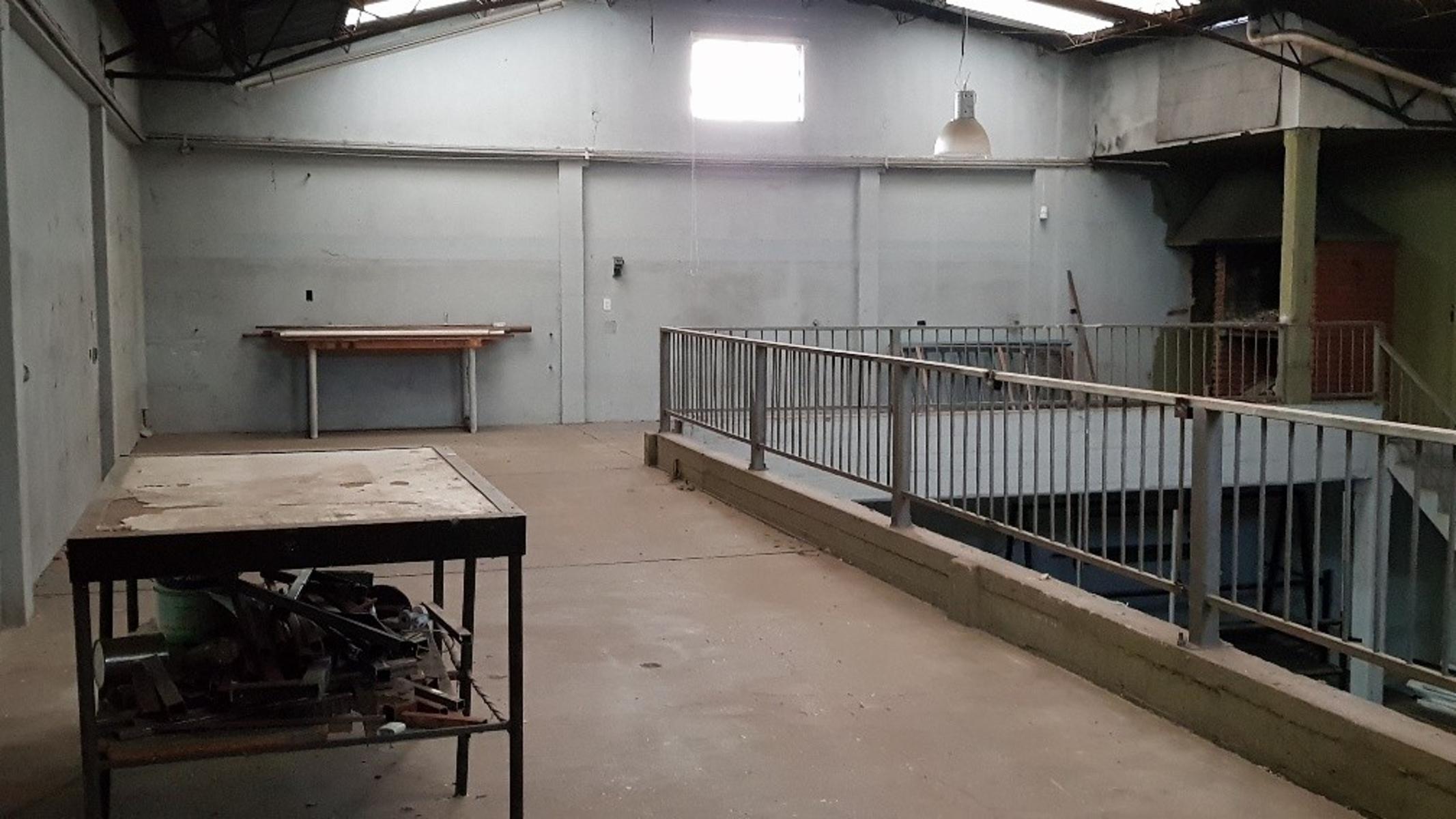 VENTA, 2 GALPONES EN MUY BUENA ZONA DE V. BALLESTER