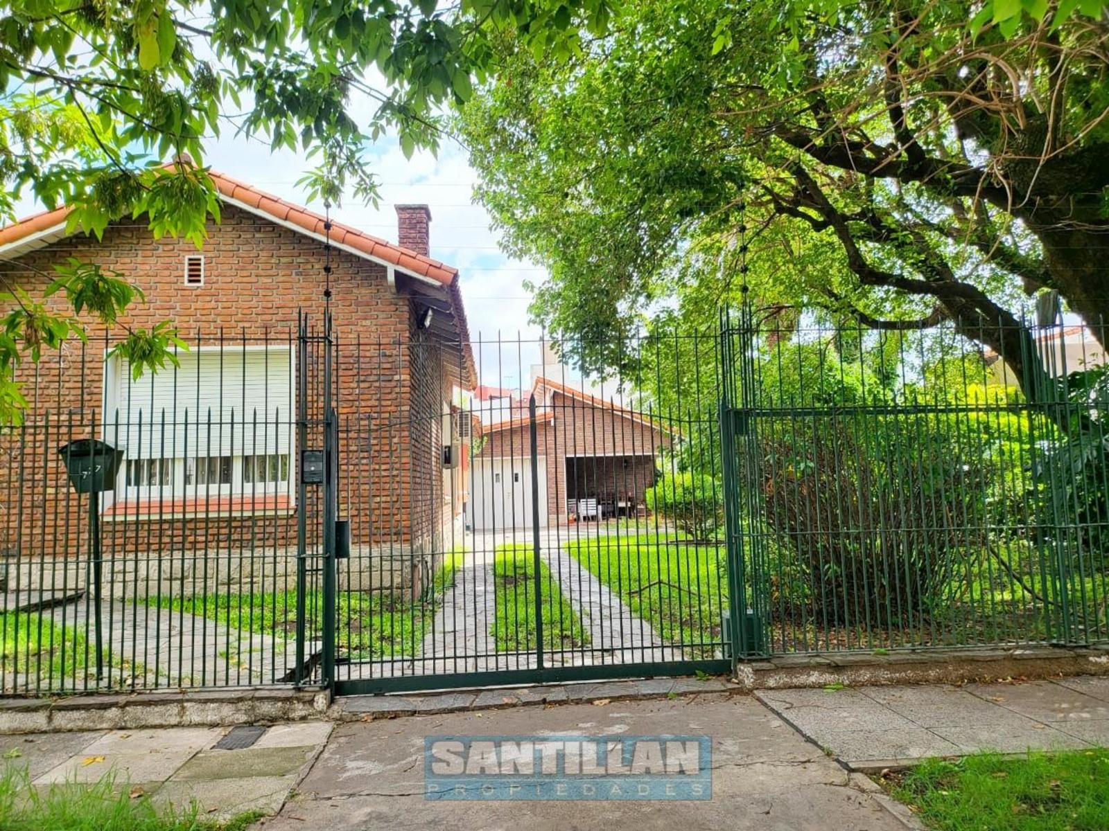 EXCELENTE PROPIEDAD SOBRE DOS LOTES EN LA MEJOR ZONA RESIDENCIAL DE RAMOS MEJÍA.