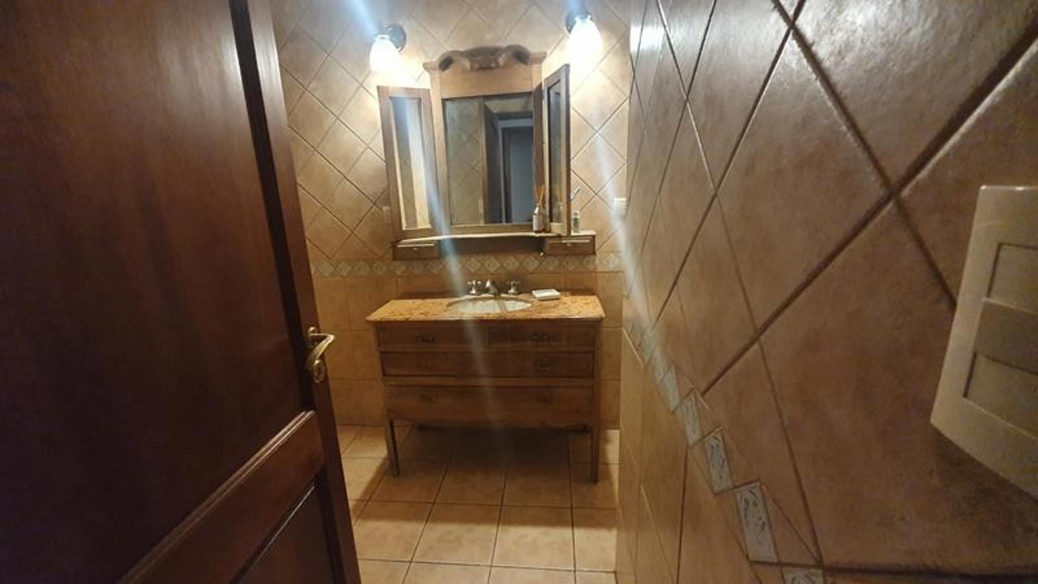 Carlos Rippamonti 84 · Almirante Brown — foto 5