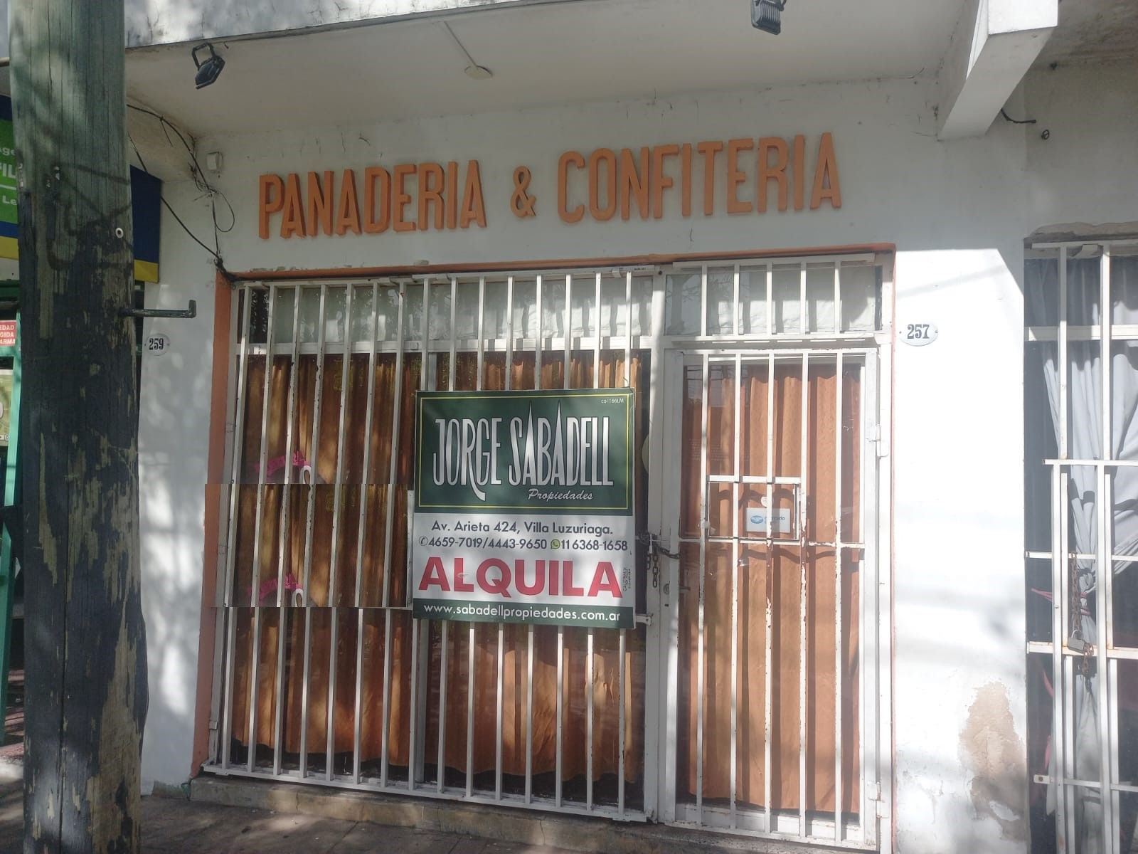 Local comercial de 3.30 x 8 sobre Av.Pte. Peron. Villa Luzuriaga
