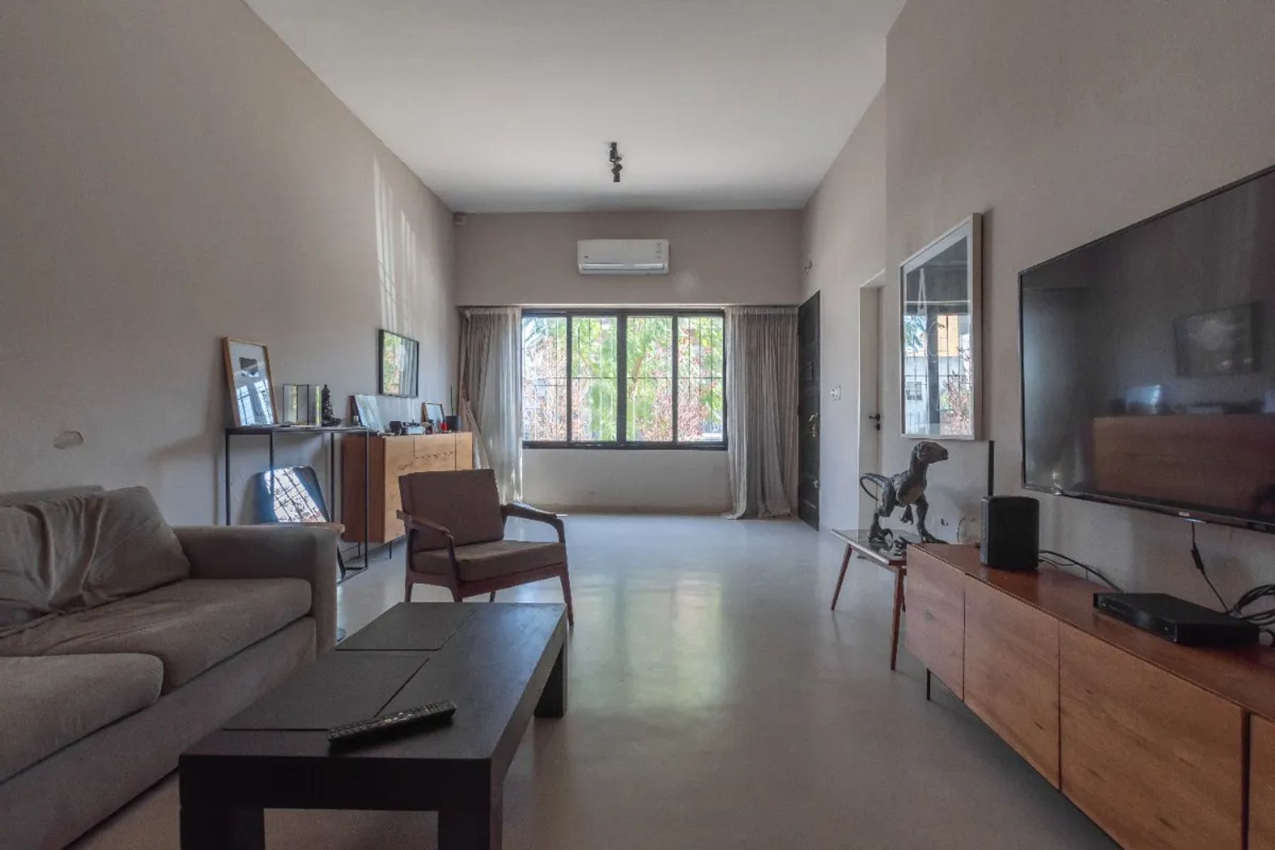 VENTA CASA 5 AMBIENTE CON JARDIN Y COCHERA MORON