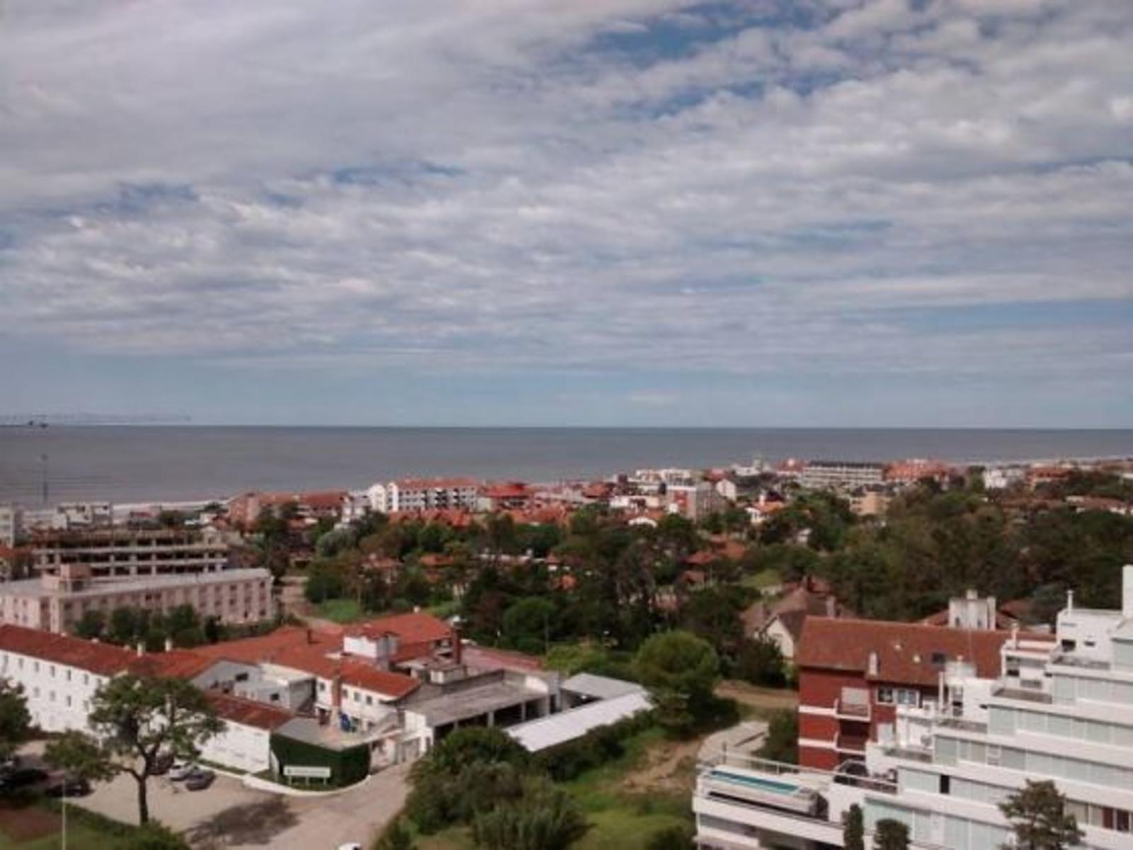 Departamento en pleno centro de Pinamar. 2 dormitorios+estar. Departamento en Venta.
