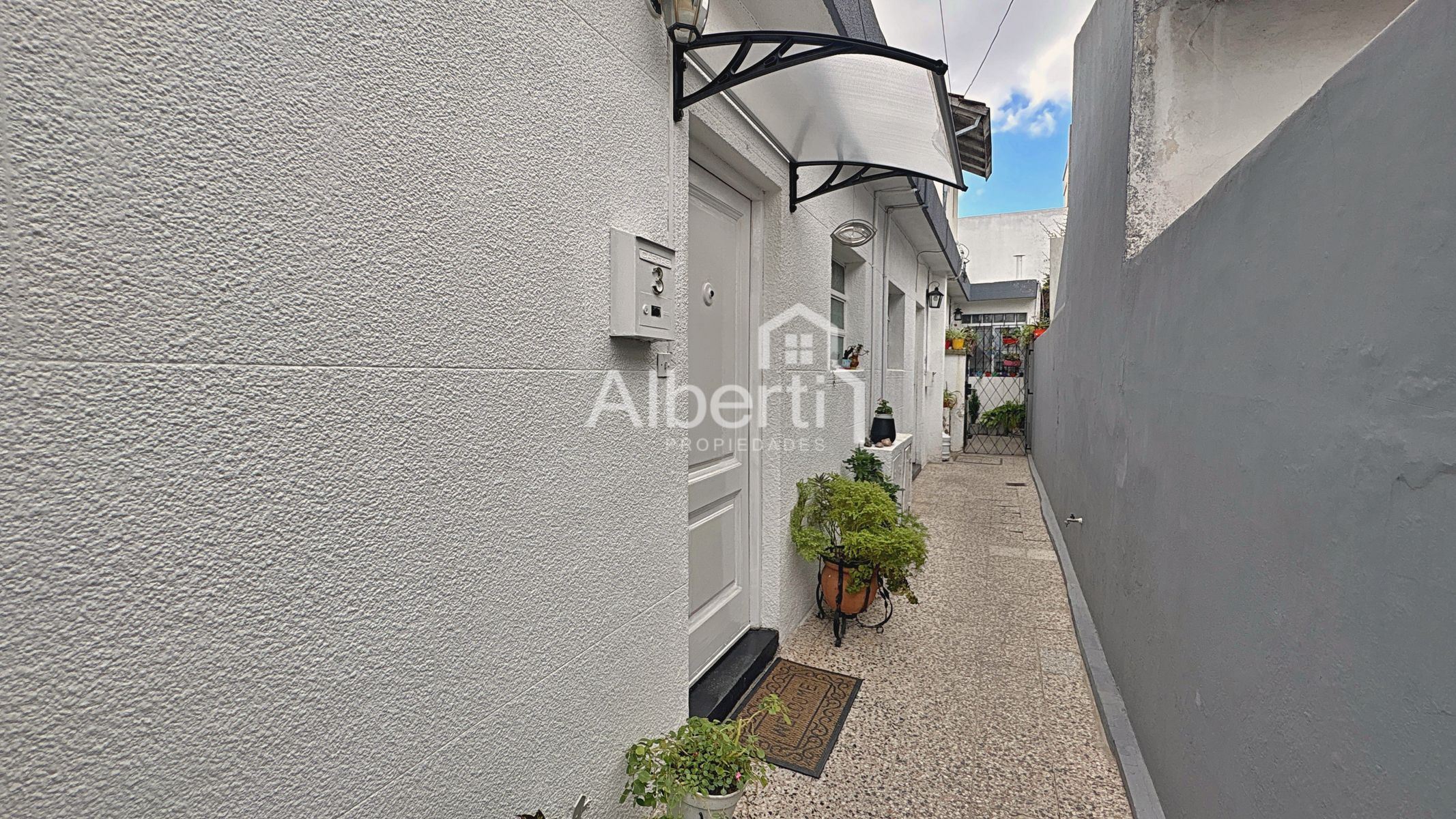 ALQUILER CASA EN P.H. 2 AMBIENTES EN HAEDO NORTE.