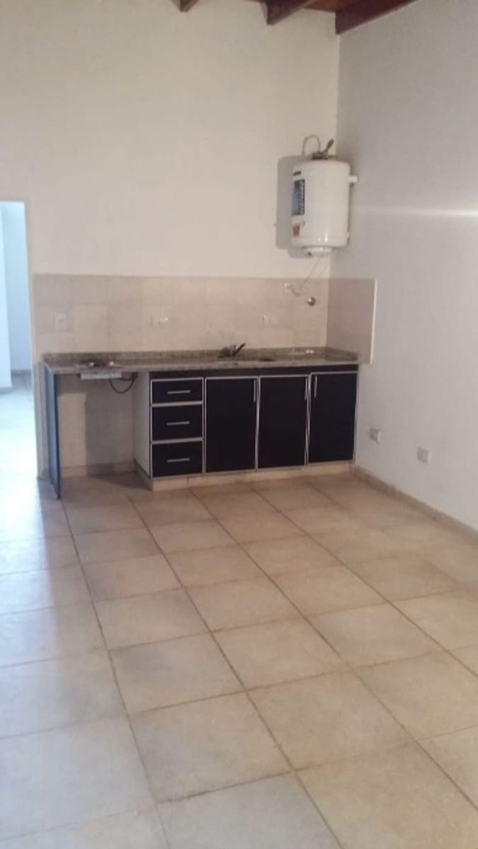 L. M. Campos 932 · Morón — foto 7