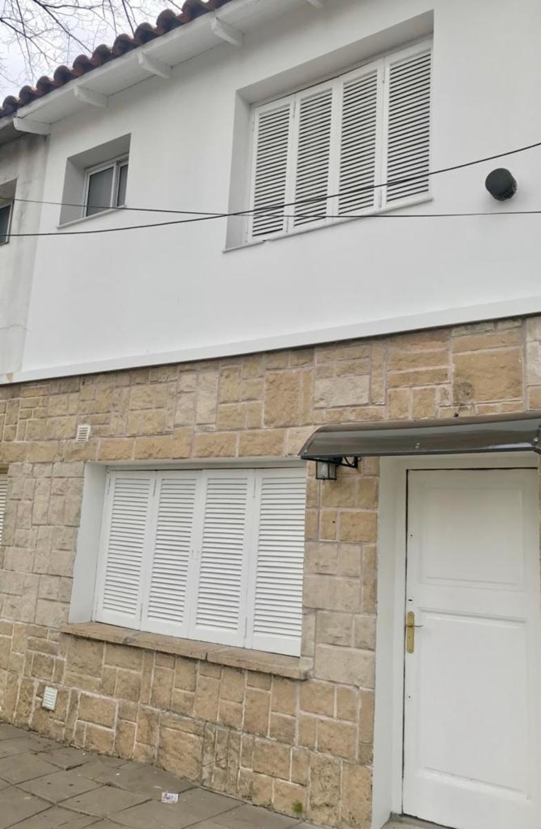 SE VENDE DUPLEX en Castelar Sur de 4 Amb. cercano a la estación.
