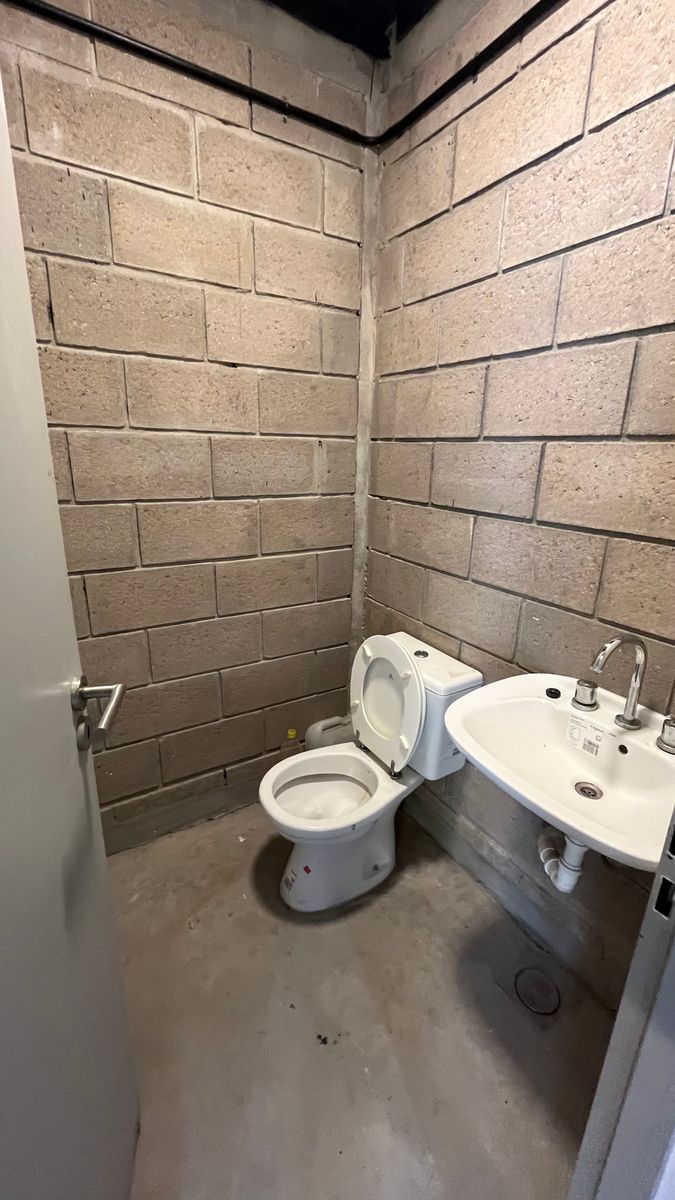 ALQUILER GALPON 120 m2 CON ENTREPISO EN YERBA BUENA · Yerba Buena — foto 3