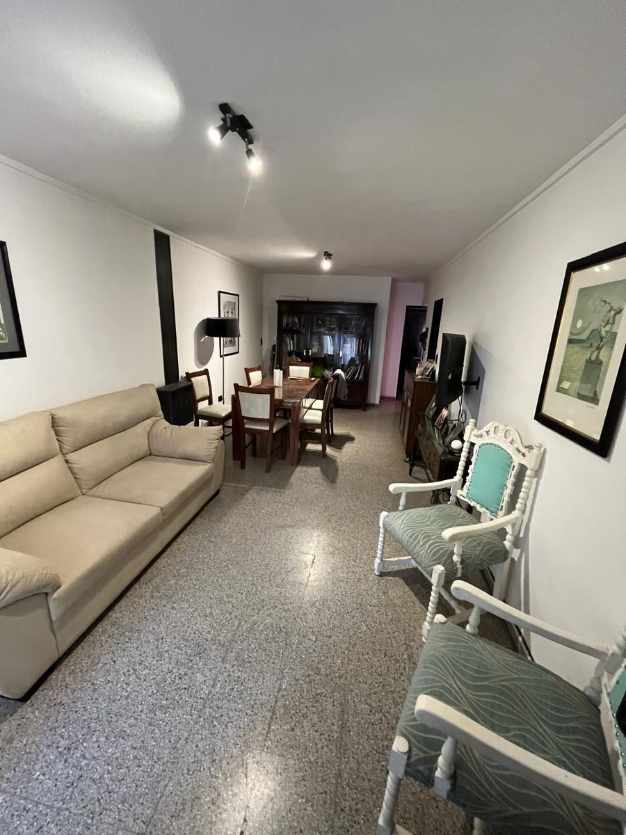 CASA EN VENTA A METROS DE BV. GENERAL ROCA