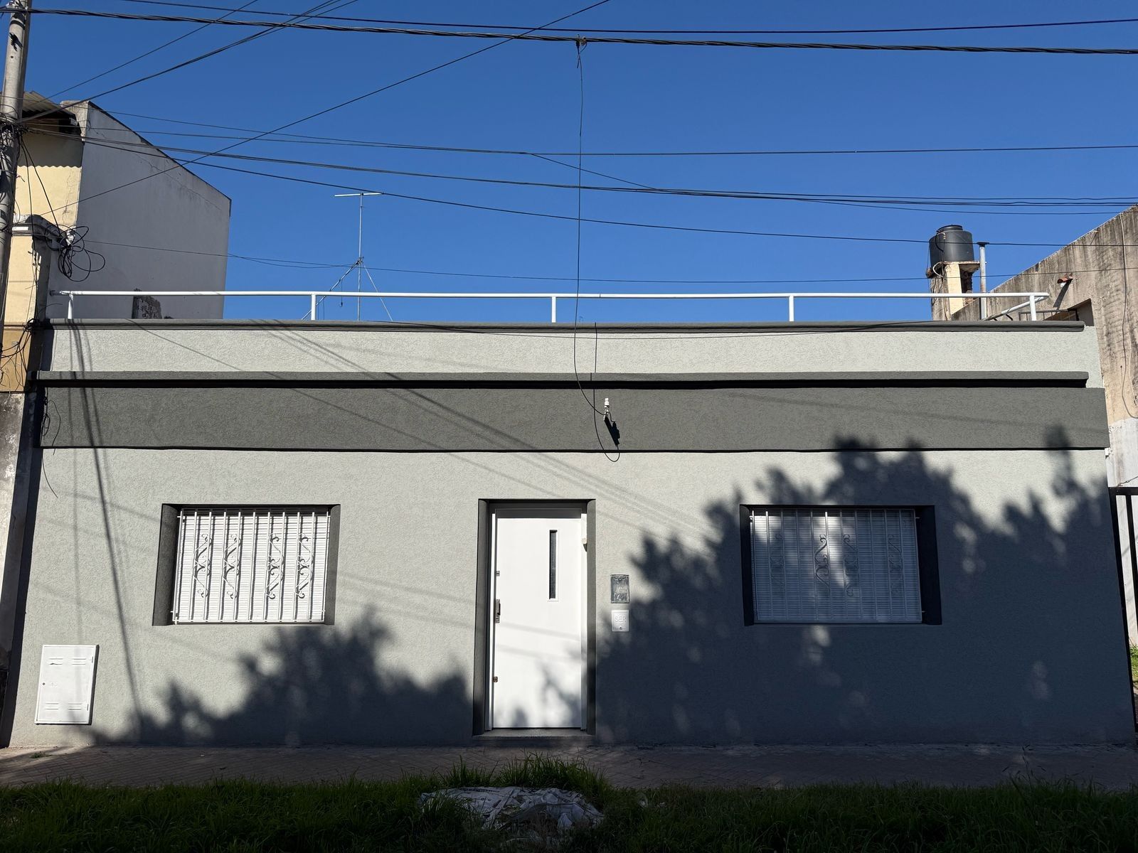 Centeno 521 - lindisima casa al frente-