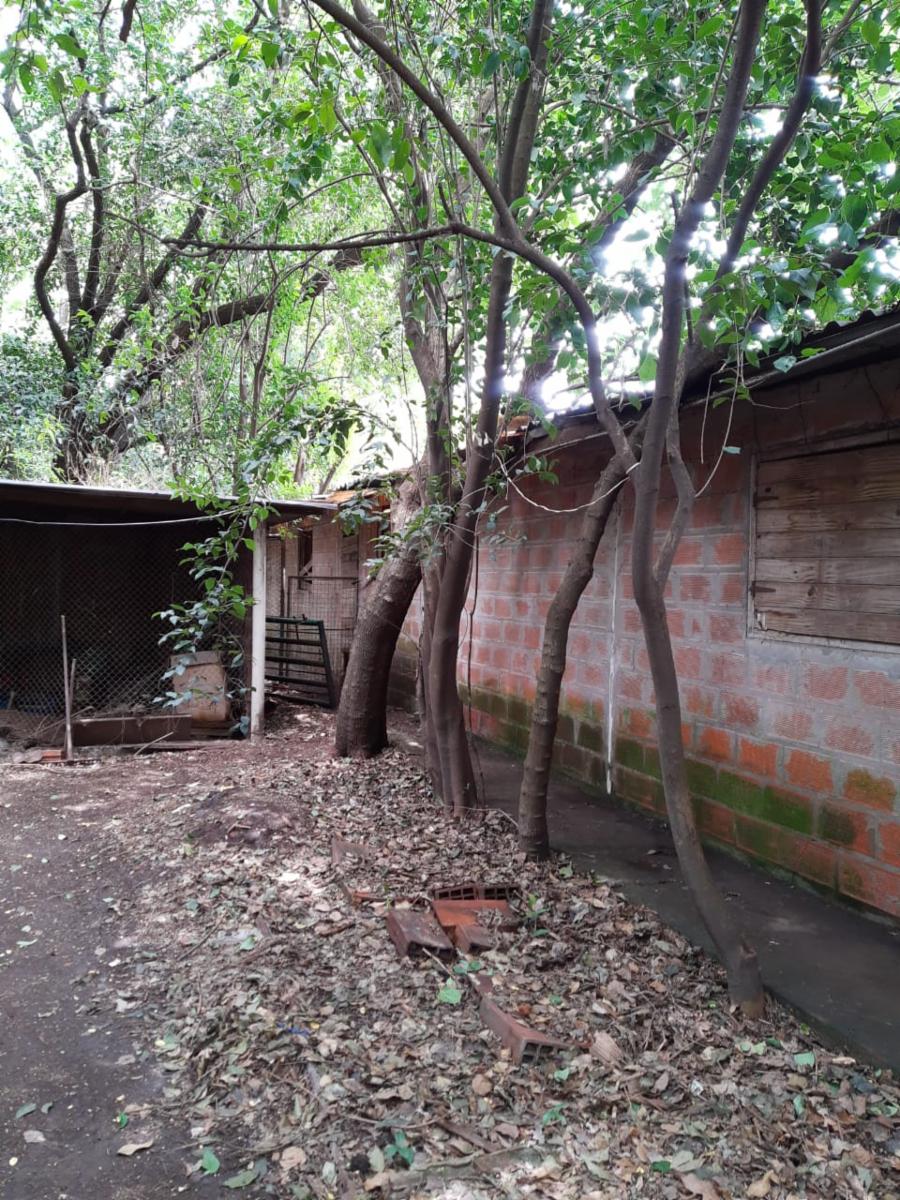 Venta de lote con edificación en Adrogué