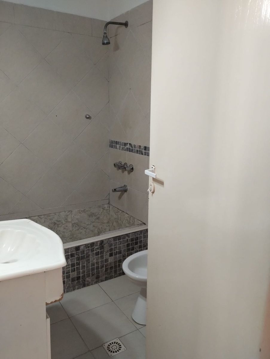 Tuyutí 1094 · Lanús — foto 5