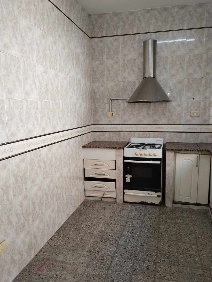 Tuyutí 1094 · Lanús — foto 8