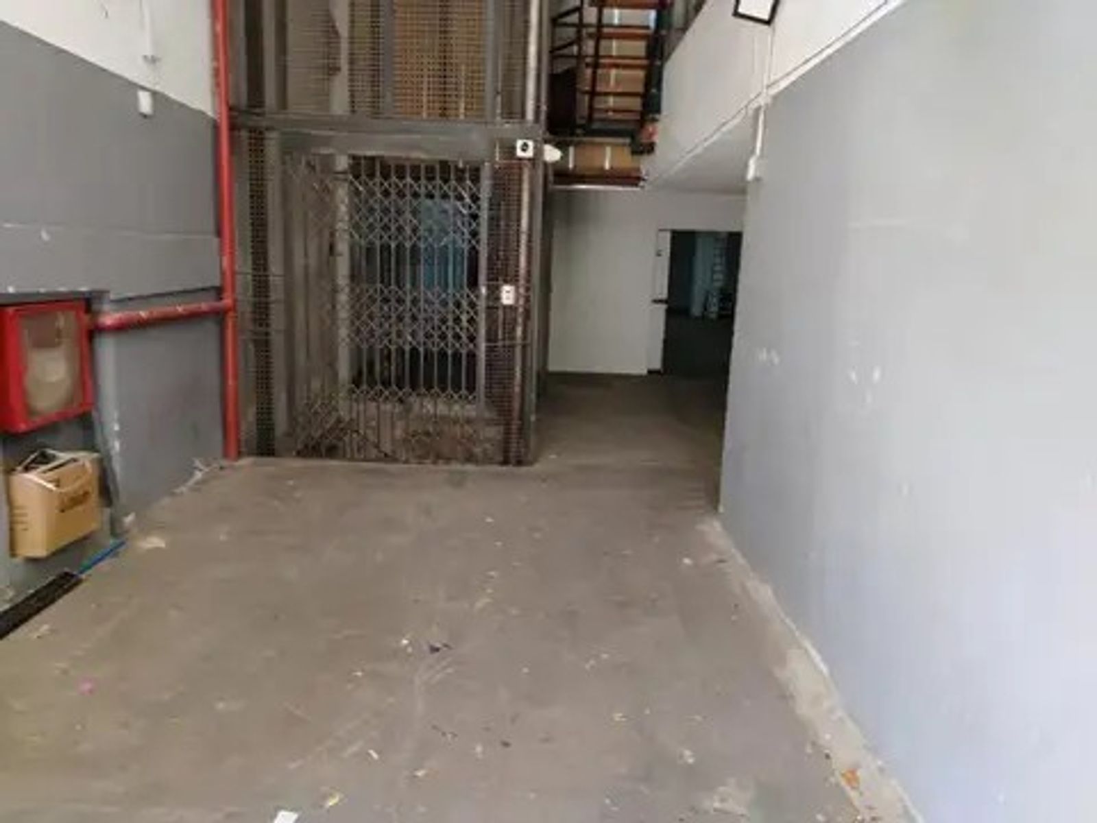 VILLA SANTA RITA,GALPON INDUSTRIAL, AMPLIO, 4 PLANTAS, BUENAS ARTERIAS DE ACCESO, ENTRADA VEHICULAR, OPORTUNIDAD