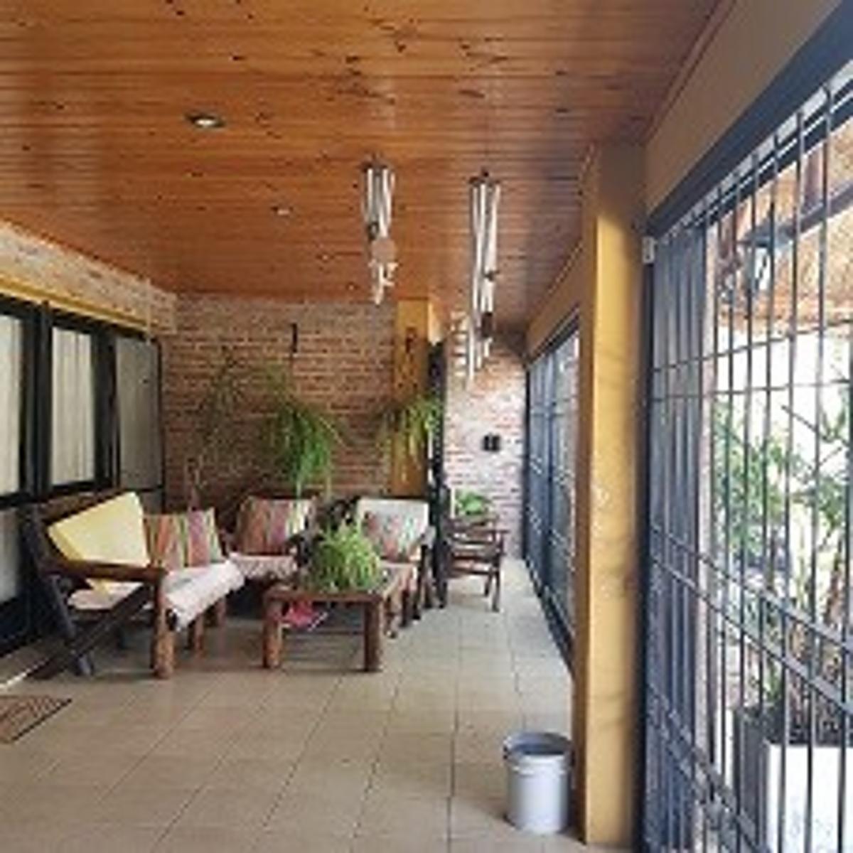 BARRIO TORTUGUITAS EXCELENTE PROPIEDAD CON PISCINA