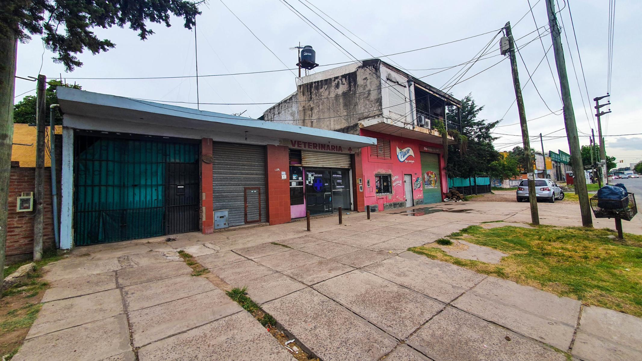 Locales y Casa - Chalet venta sobre Av. Del Libertador R 23 - Moreno