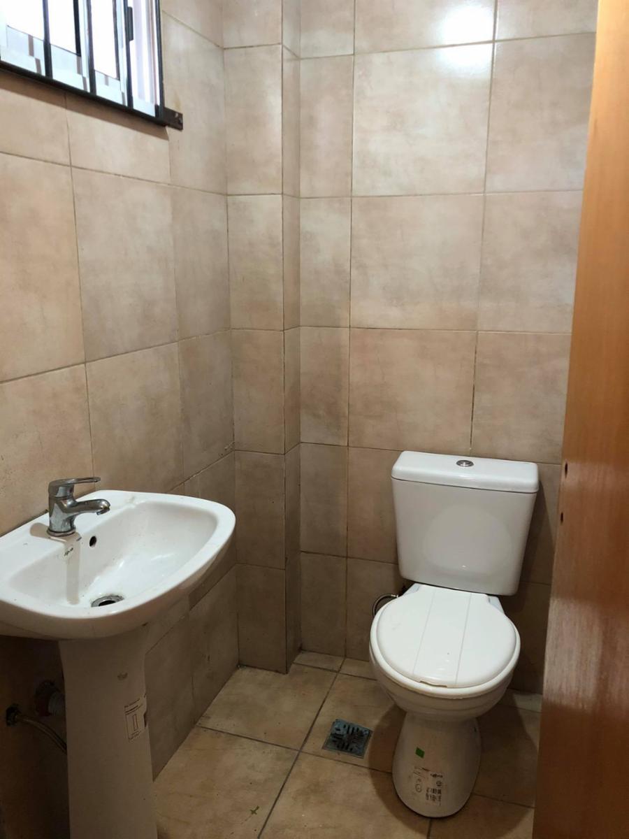 EXCELENTE LOCAL COMERCIAL SOBRE AVENIDA ARIETA DE 3,60 X 7MTS QUE CONSTADE PISO CERÁMICO , VIDRIERA, PERSIANA DE ENROLLAR MICRO-PERFORADA,ANTE-BAÑO,BAÑO Y PATIO.