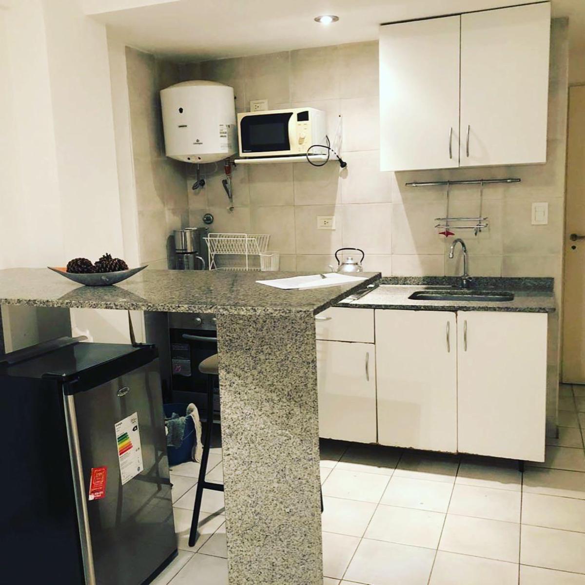 alquilo departamento por 1dia 1 noche y mas dias en av corrientes y dorrego piscina wi fi y netflix gratis 2.4.personas a pasos moviatar arena .htal italiano parque dorrego cocheras subte en la puerta