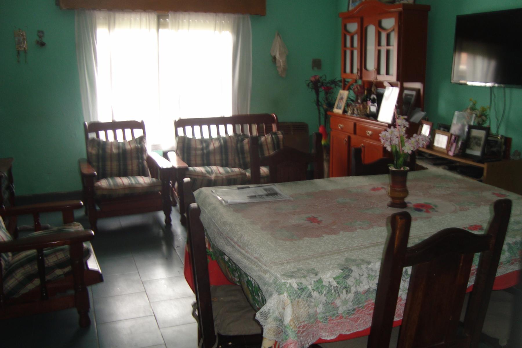 ECHENAGUCIA 1733 · Almirante Brown — foto 3