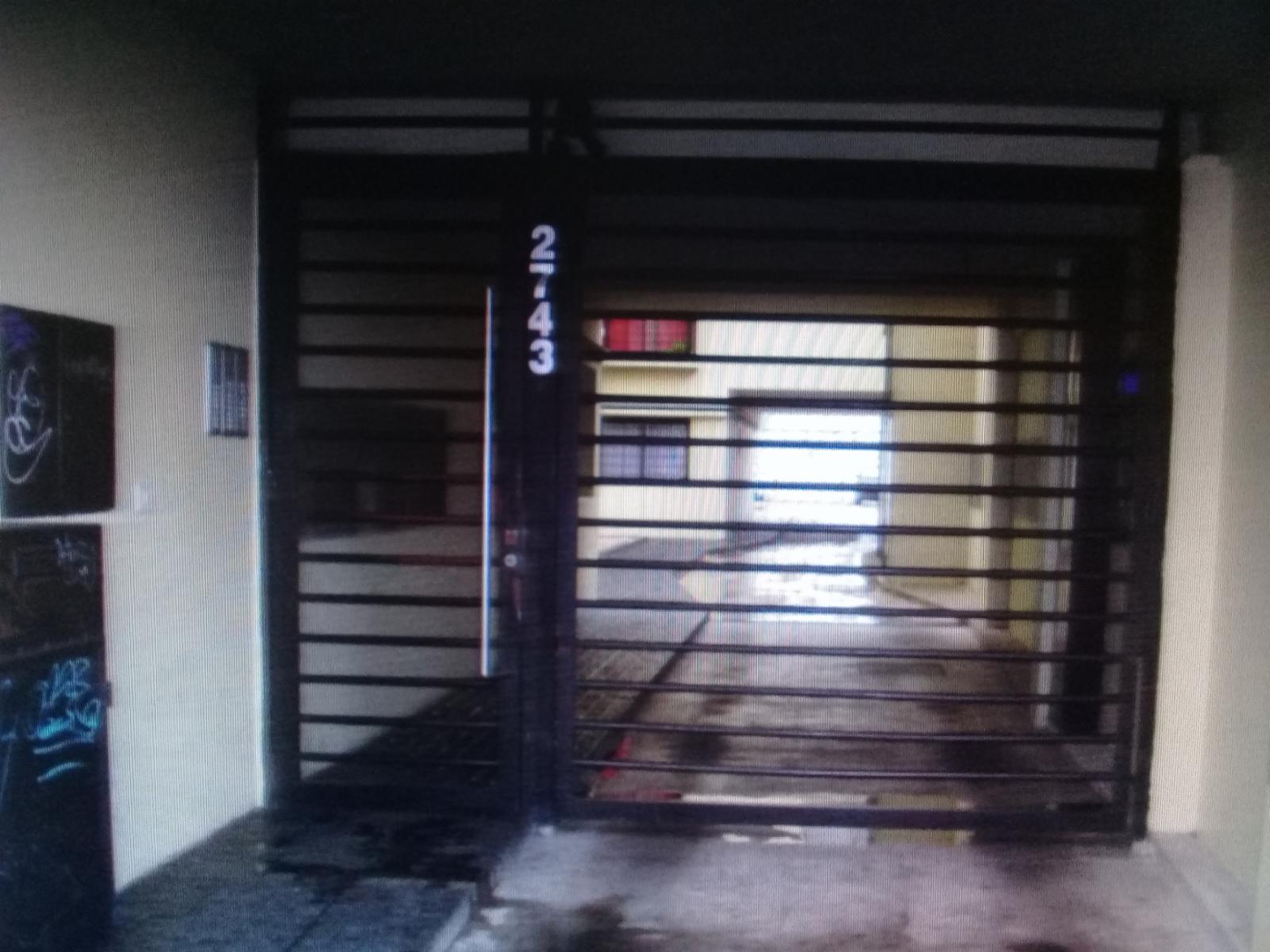 EXCELENTE COCHERA EN EDIFICIO EN SAN ANDRES