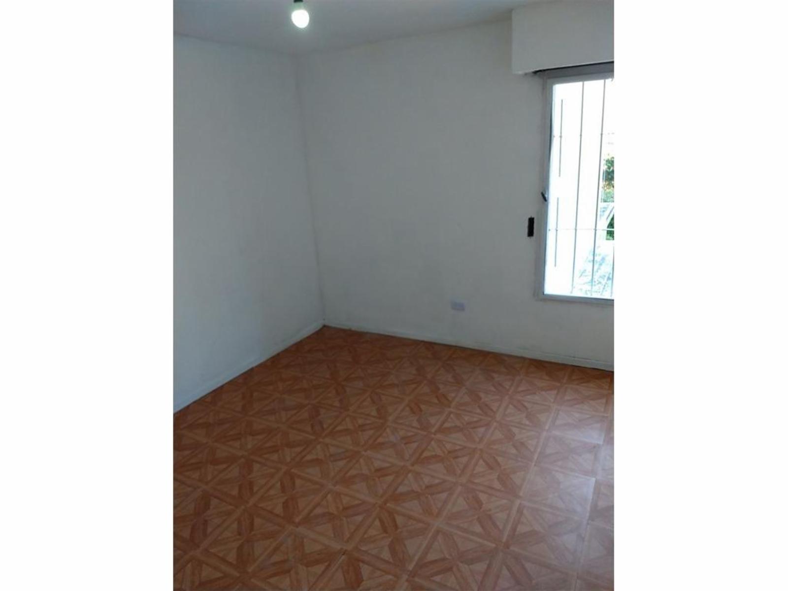 Int Aguero 449 · Morón — foto 4
