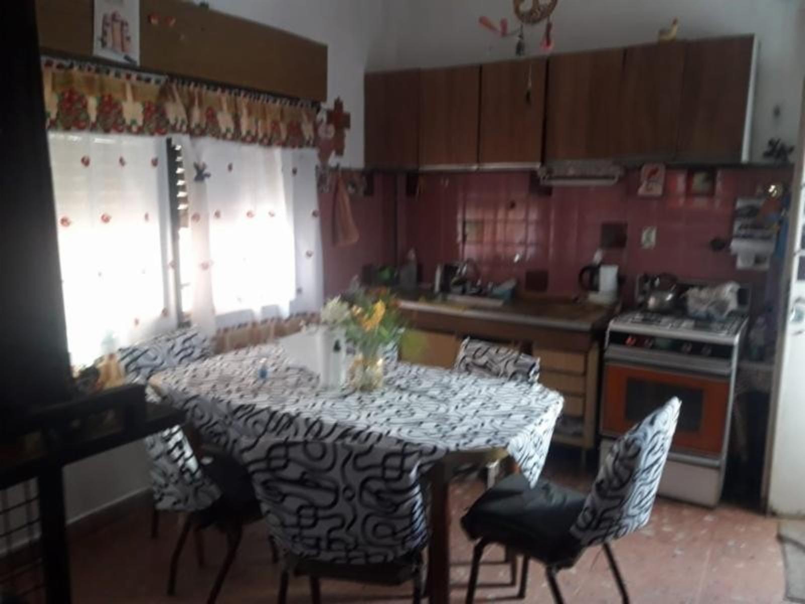 I. PALACIOS 400 · Morón — foto 3