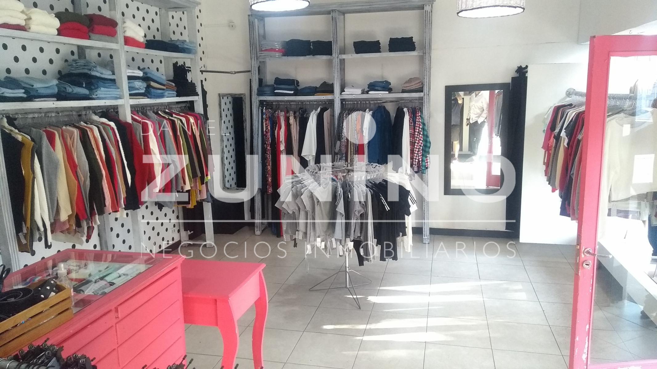 Local en centro de Bella Vista, con vivienda atrás