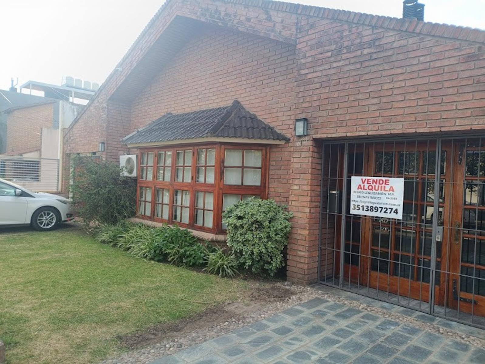 Venta Casa 3 dormitorios garage doble pileta quincho asador 5 baños U$S360.000.