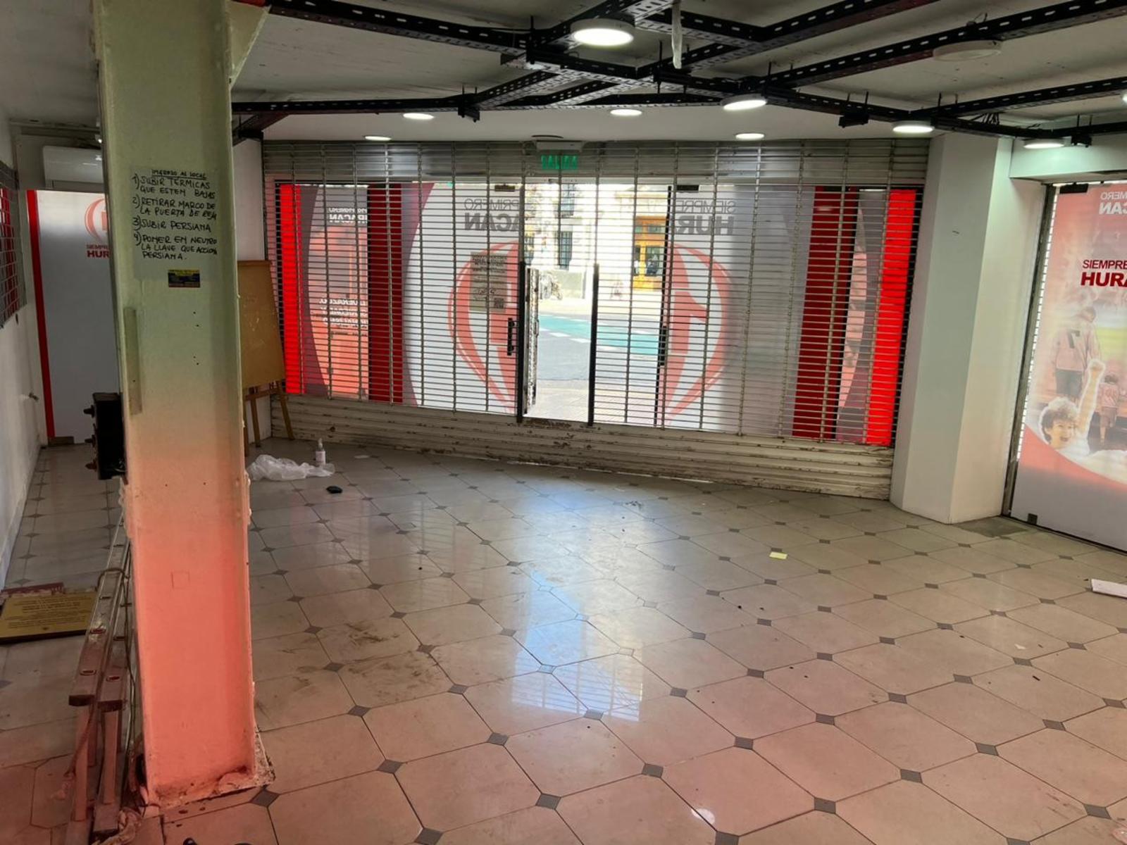 Av Caseros 2900 · Parque Patricios — foto 3