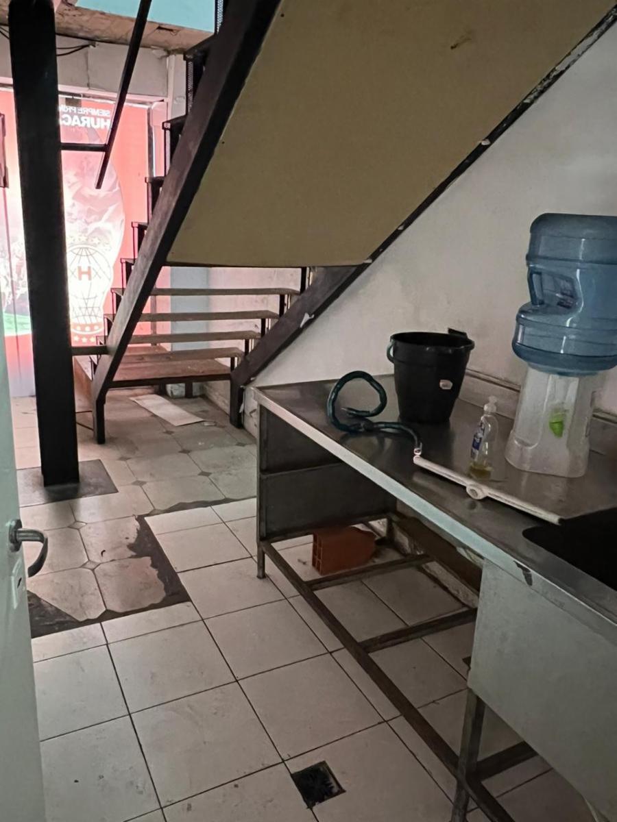 Av Caseros 2900 · Parque Patricios — foto 4