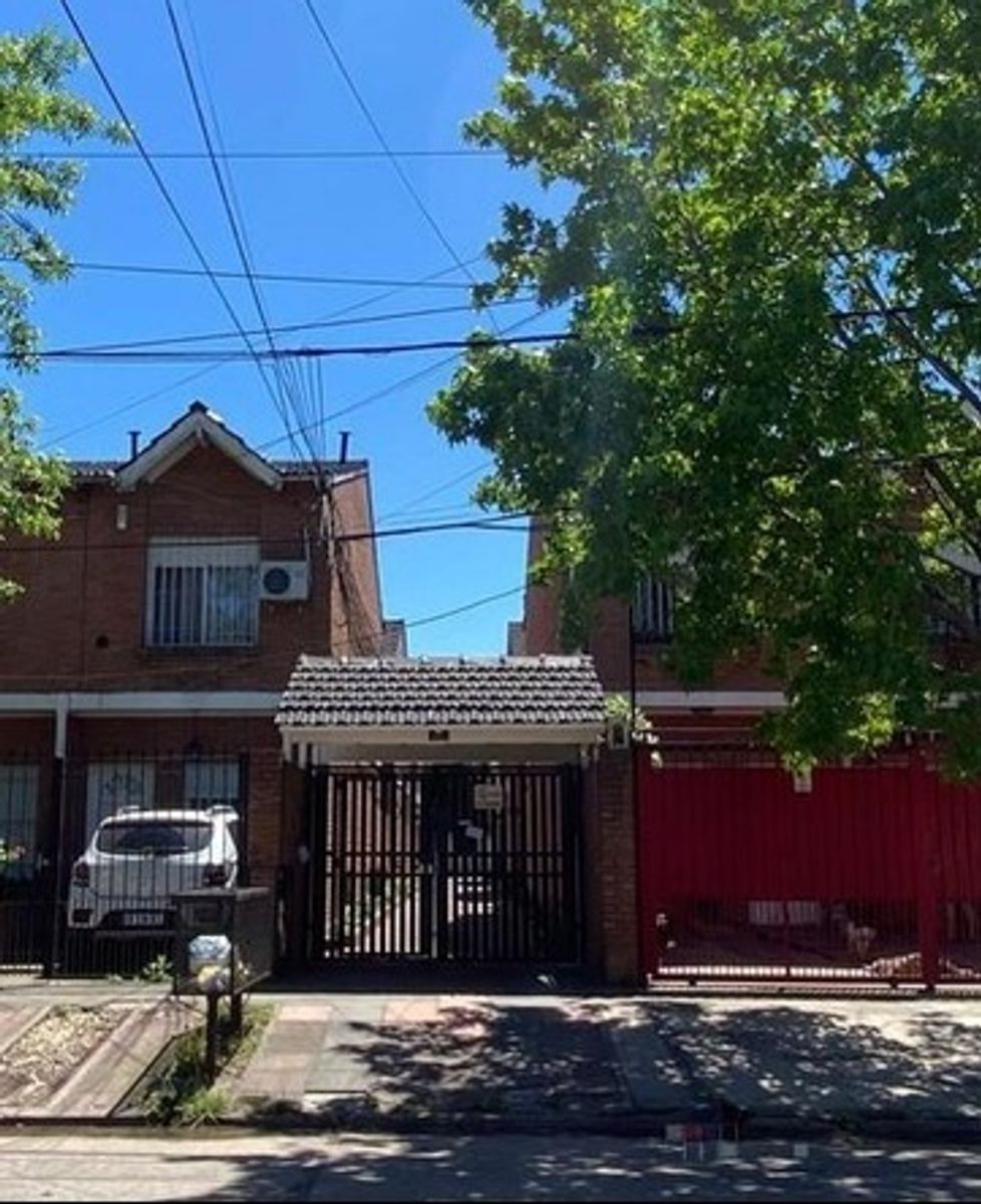 Duplex de 3 ambientes en excelente zona de Moron