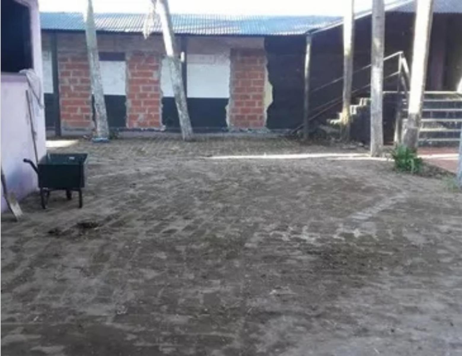 GLEW - LOTE SOBRE HIPOLITO IRYGOYEN · Almirante Brown — foto 4