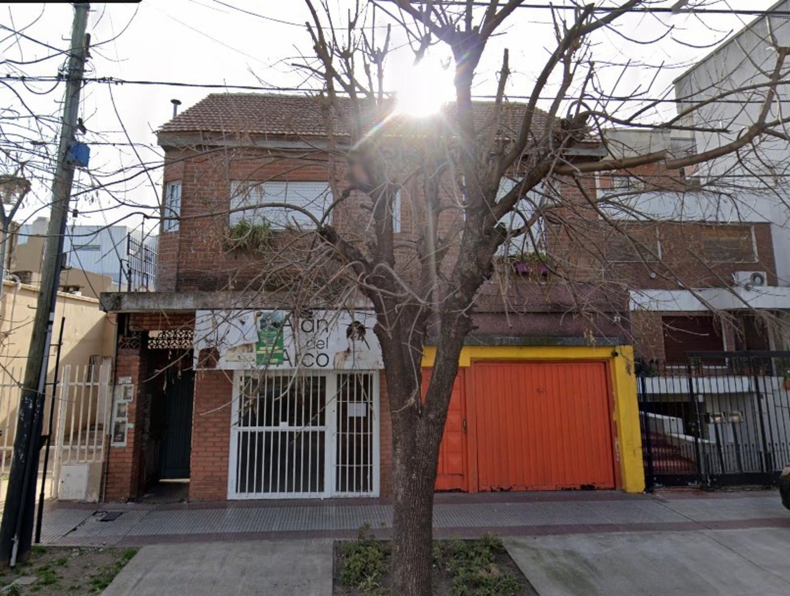 CASA PH 2 AMBIENTES EN PB Y DEPTO DE 3 AMB EN PLANTA ALTA