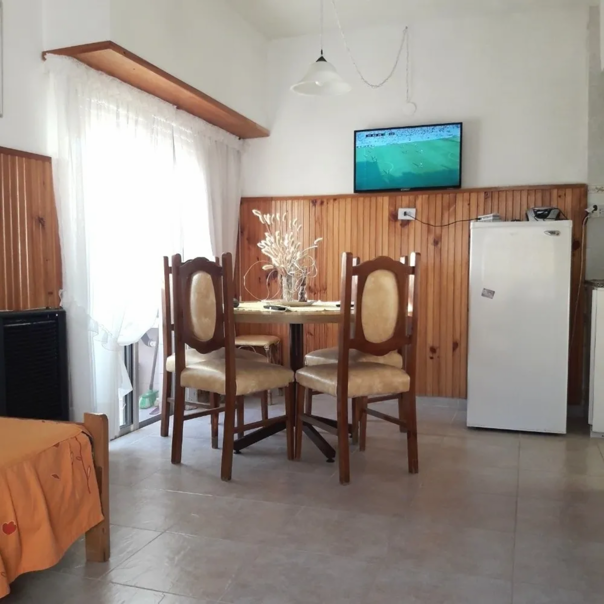 Departamento en alquiler para 4 personas con cochera cubierta a una cuadra del mar en Costa Azul