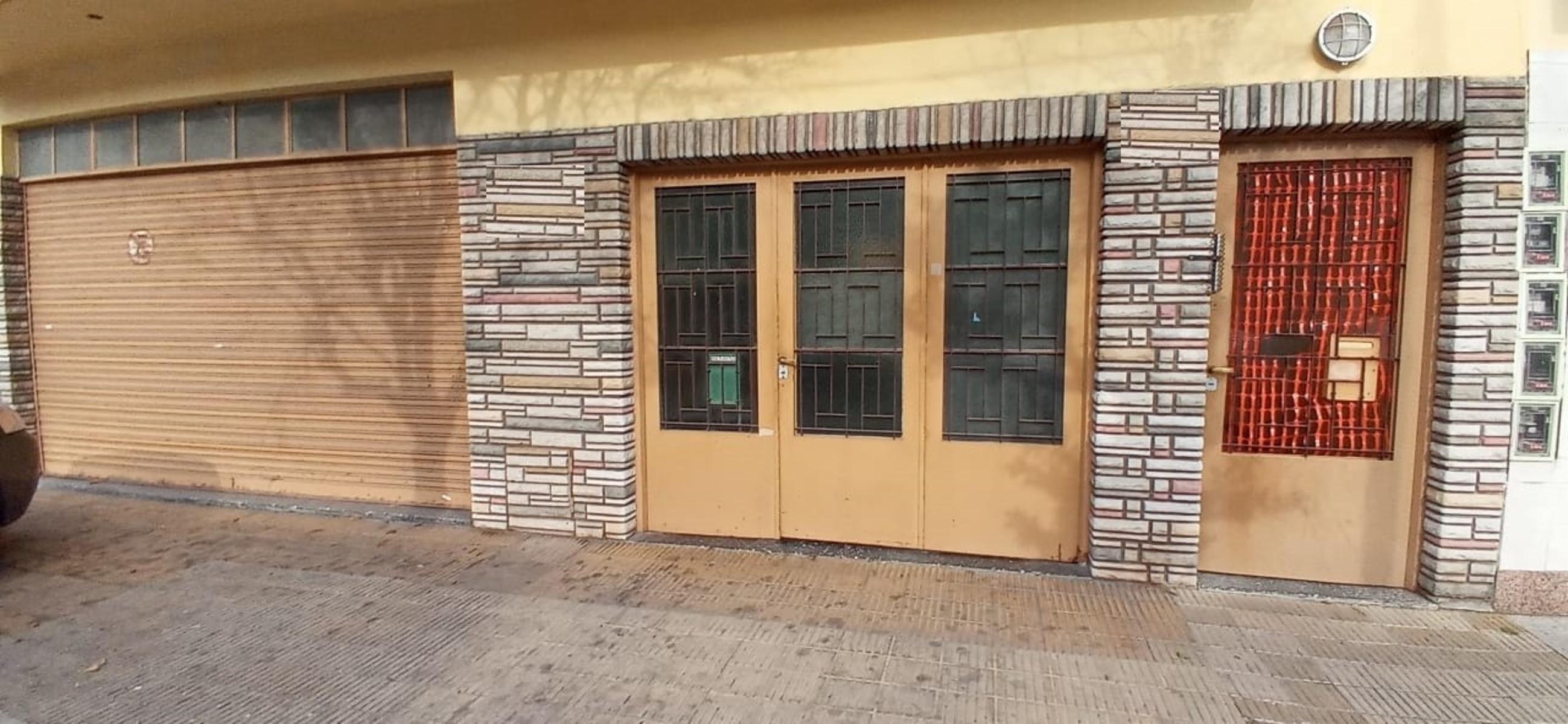 Venta de Lote PH c/2 deptos - Garage  y Local en Lomas del Mirador. Consulte 