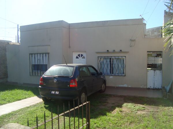 BURZACO: CASA ESTILO AMERICANA, CON QUINCHO Y FONDO