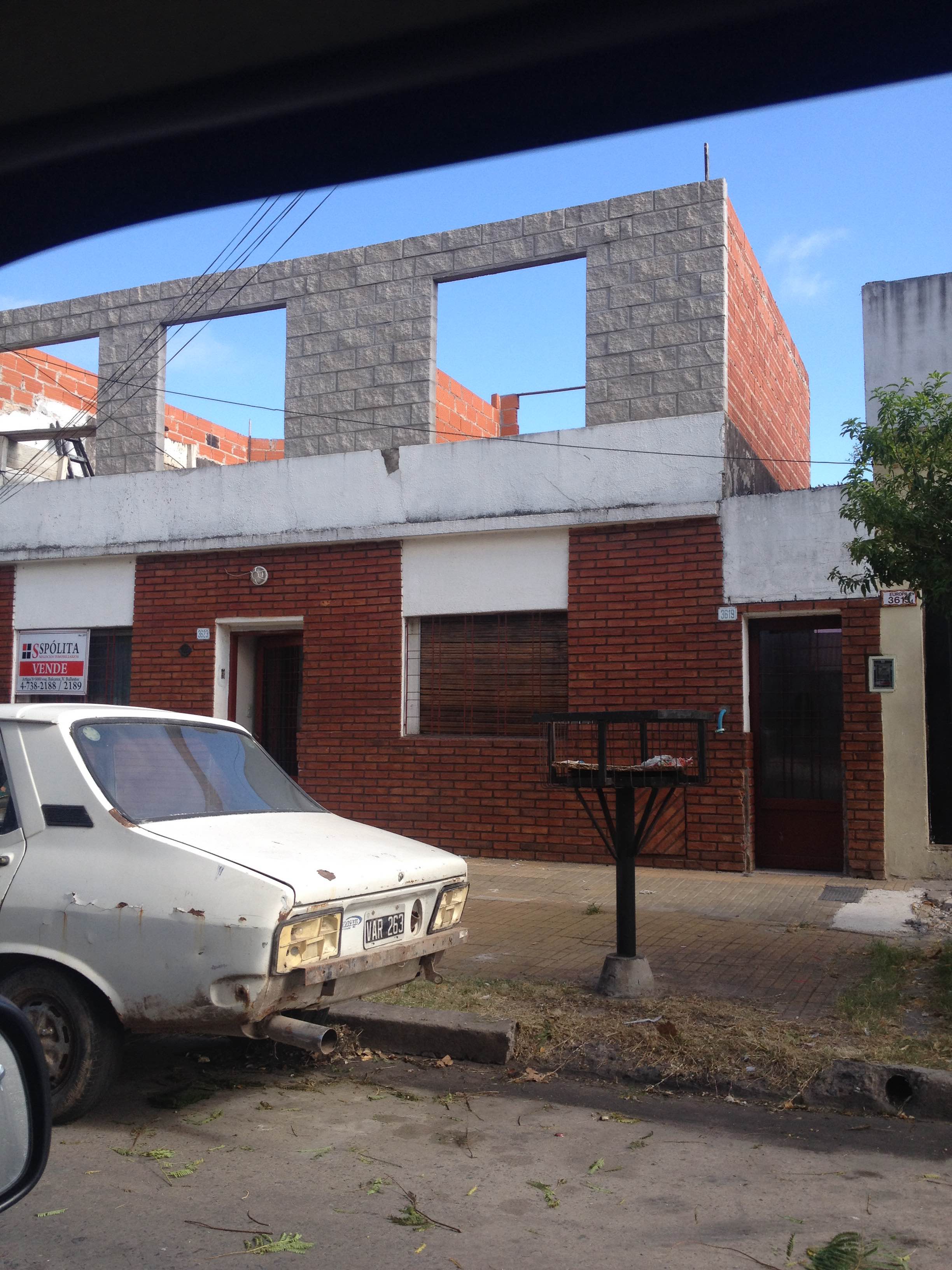 Casa 3 ambientes  con fdo libre 