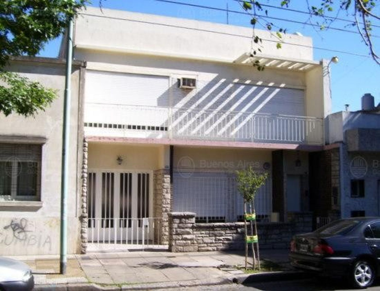 AMPLIA Y FUNCIONAL CASA EN FLORESTA, IDEAL PARA VIVIENDA Y TRABAJO.