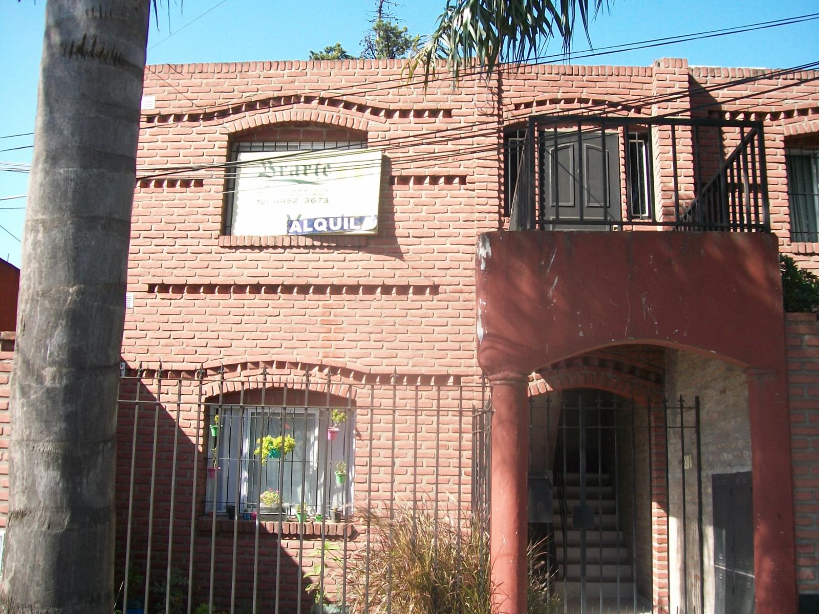 DEPARTAMENTO 2 AMBIENTES EN 1º PISO