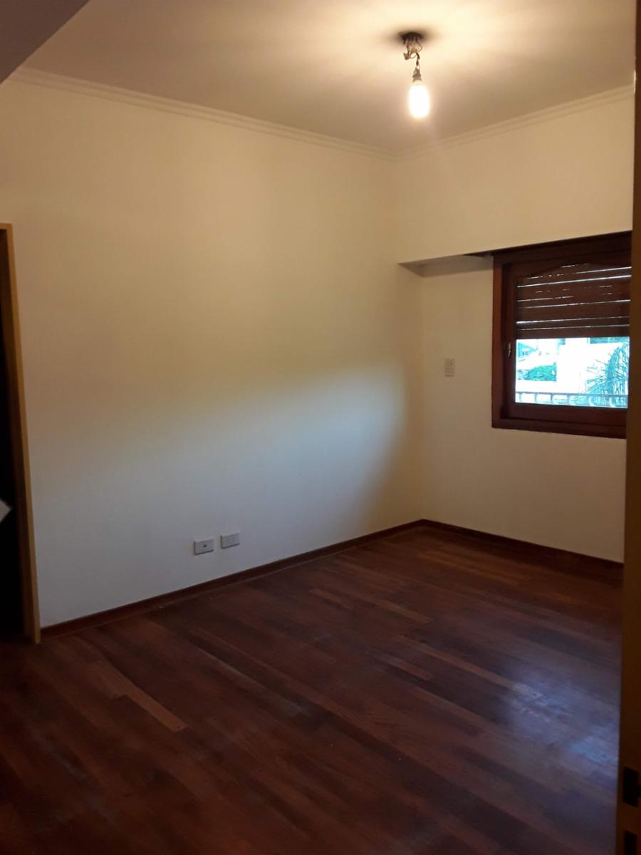 Excelente casa en planta alta con salon de usos multiples en planta baja