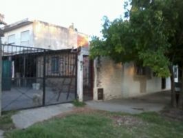 BURZACO - 2 casas + 2 Locales - Se vende en Block
