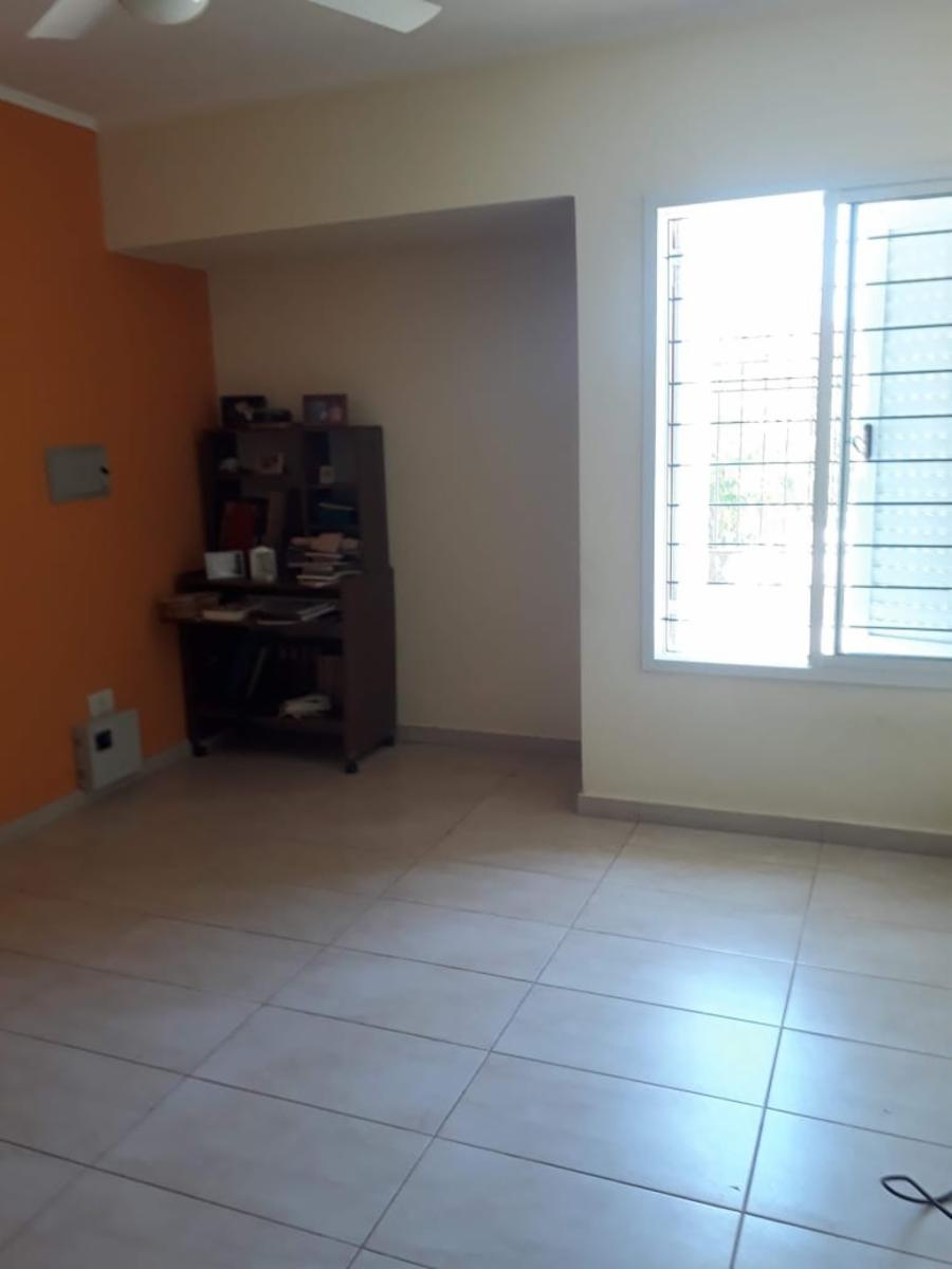 SE VENDE CASA DE 2 DORMITORIOS CON COCHERA - Miguel David y Garrigo. · Paraná — foto 7