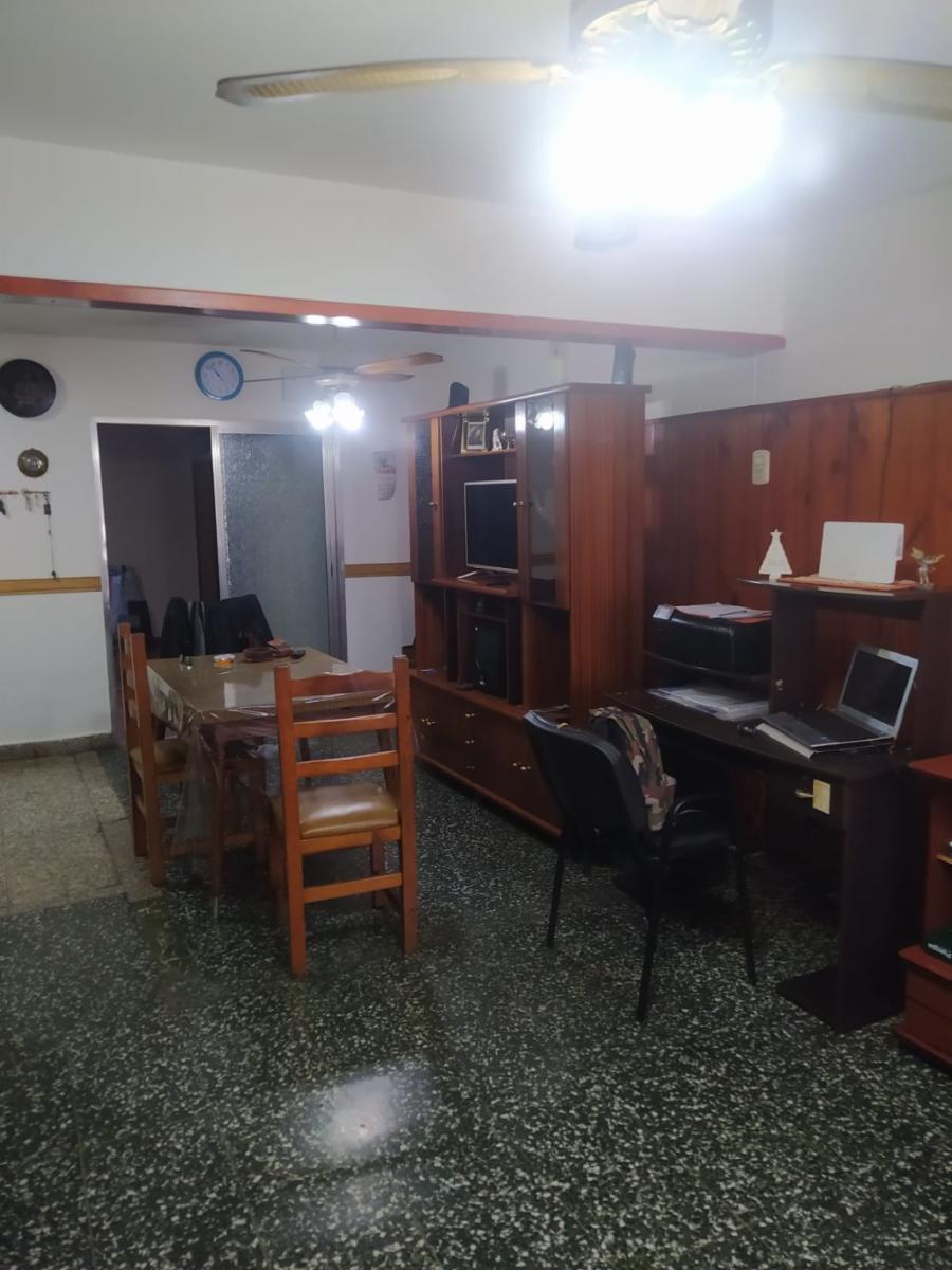 Antonio Rivero 208 · Morón — foto 3