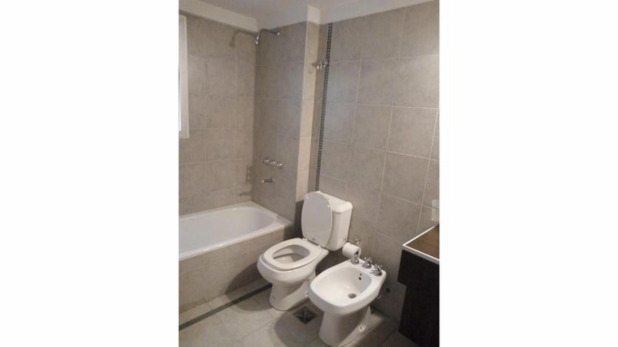 Rep Oriental Del Uruguay 700 · Morón — foto 5