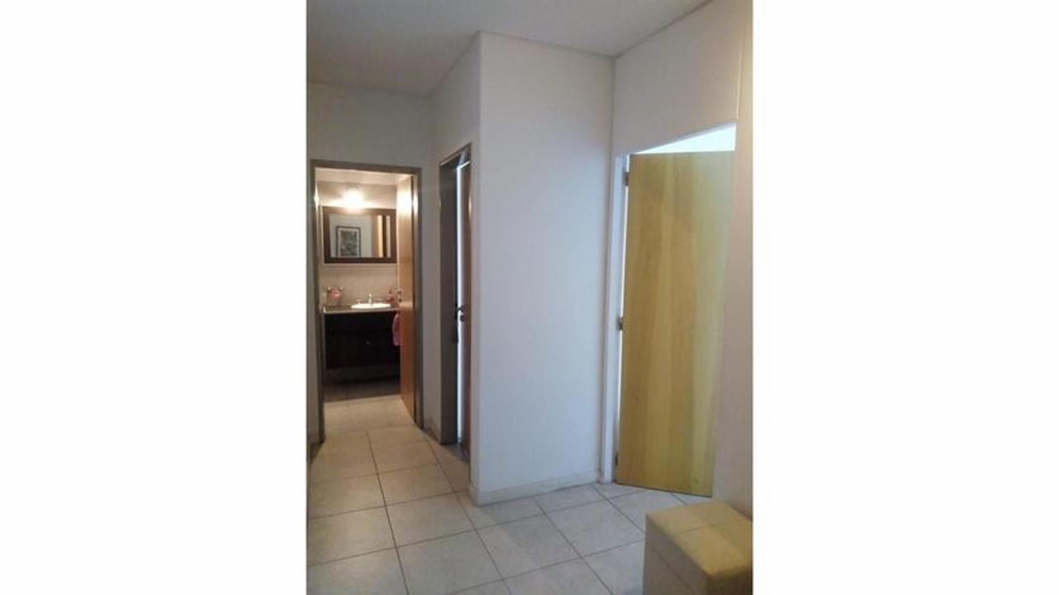 Rep Oriental Del Uruguay 700 · Morón — foto 8