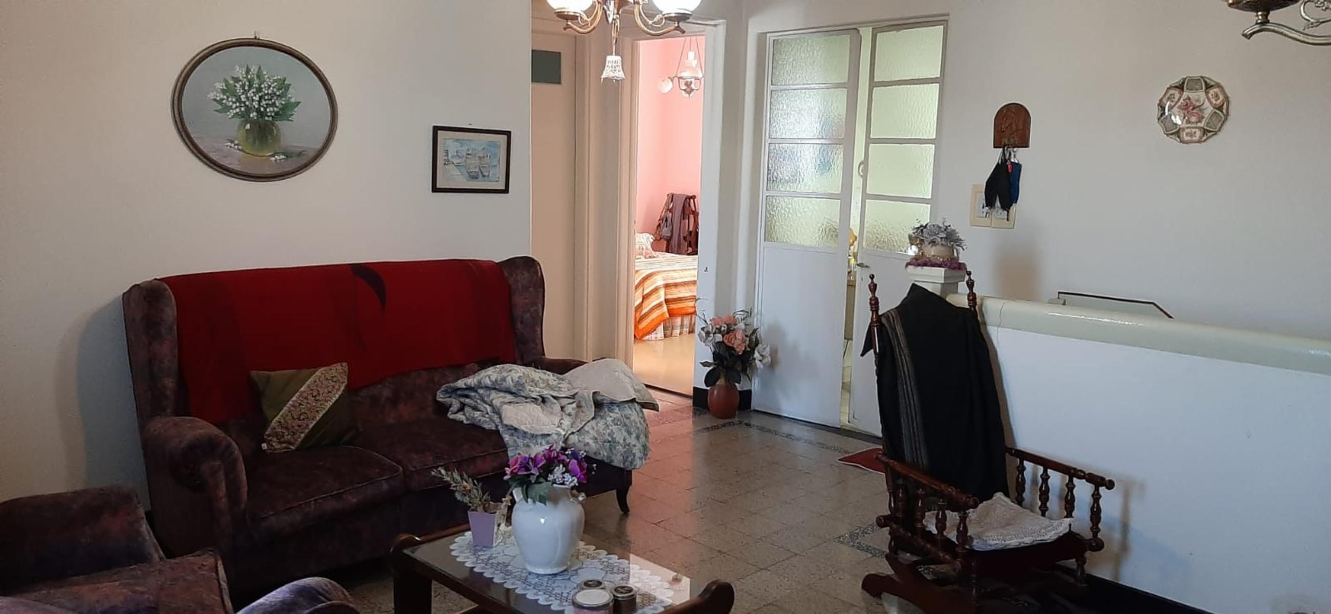 SE VENDE IMPORTANTE PROPIEDAD sobre AVENIDA RIVADAVIA con SALIDA a LINIERS