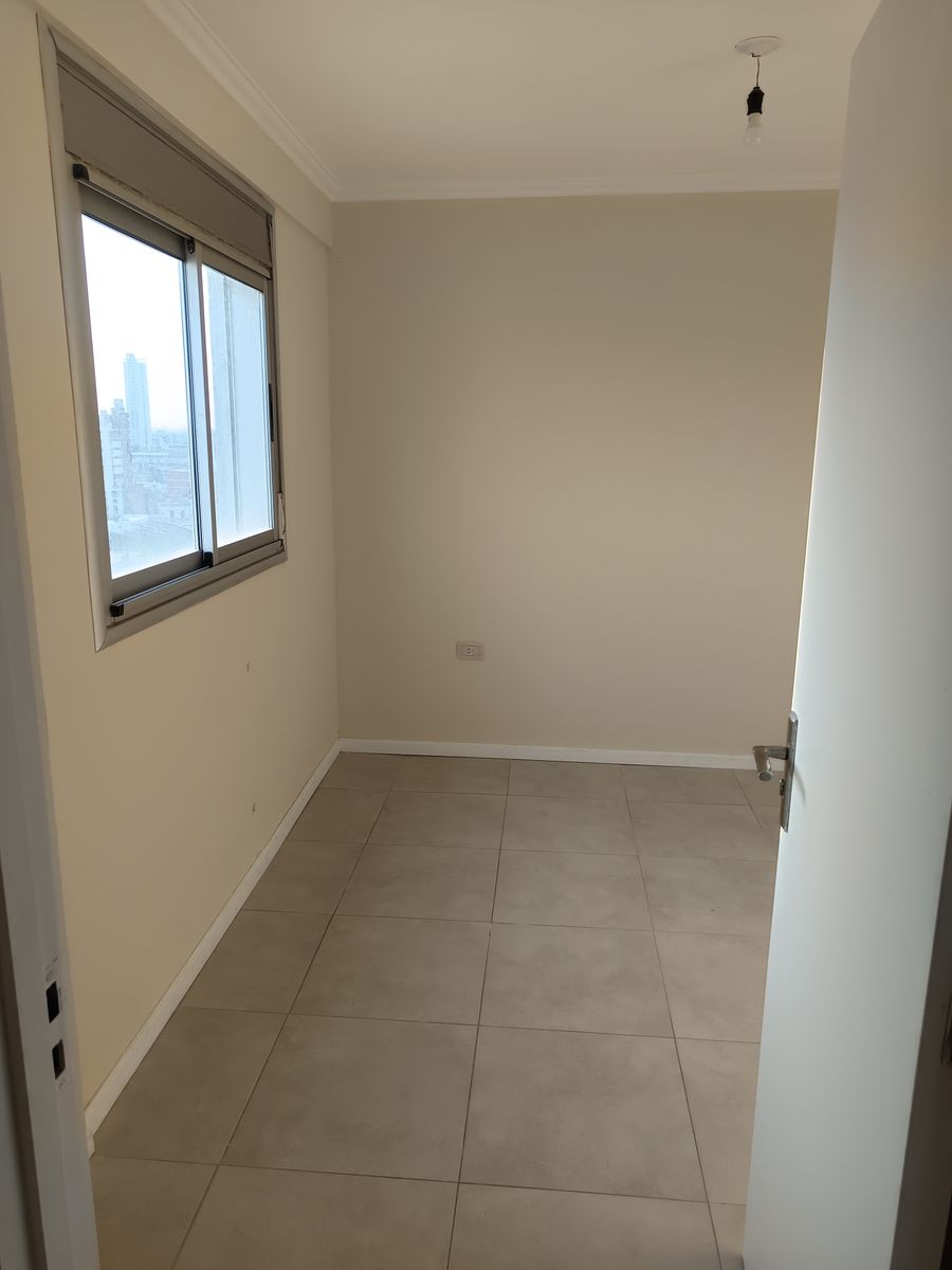 Hpólito Irigoyen 2669 Piso 11 · La Capital — foto 12