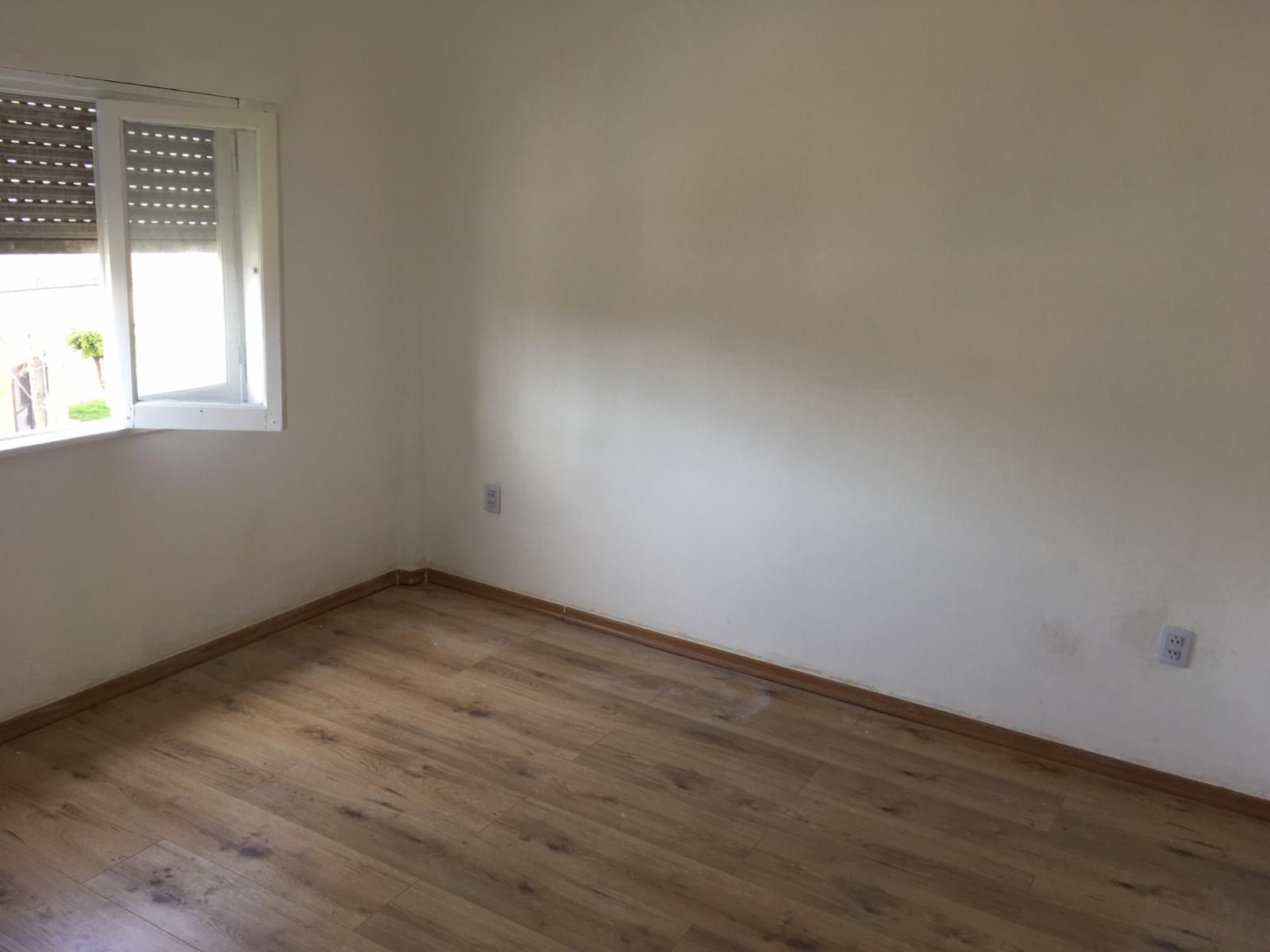 Ph  2 ambientes.Dormitorio, cocina-comedor, baño ,  patio. Proximo a la estacion Excelente estado